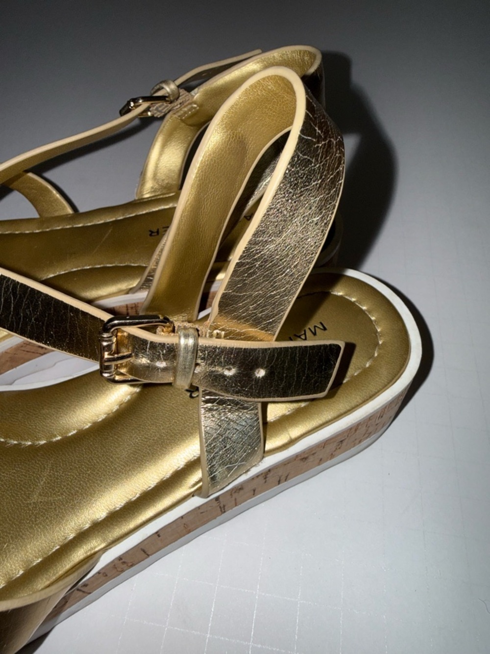 Women’s Marc Fisher Metallic Gold Strappy Slingback Sandals 7.5 - Picture 3 of 5